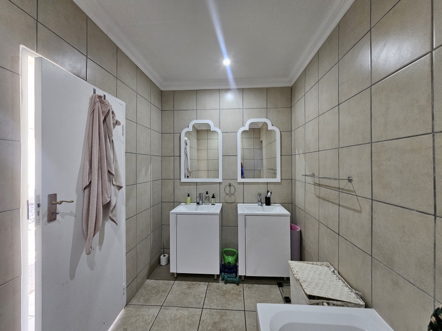To Let 3 Bedroom Property for Rent in Sunset Acres Gauteng