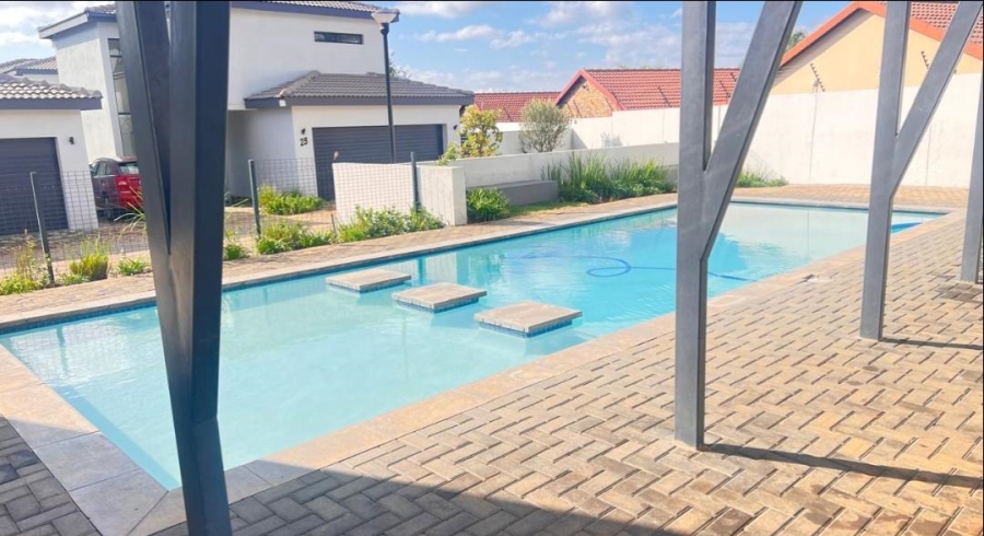 To Let 3 Bedroom Property for Rent in Little Falls Gauteng