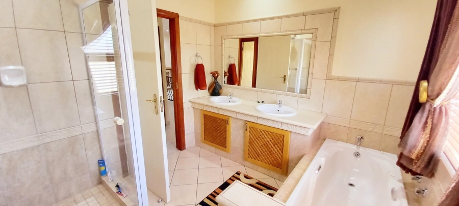 4 Bedroom Property for Sale in Vaal Marina Gauteng