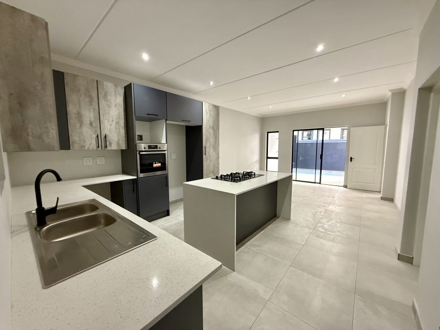 To Let 2 Bedroom Property for Rent in Bryanston Gauteng