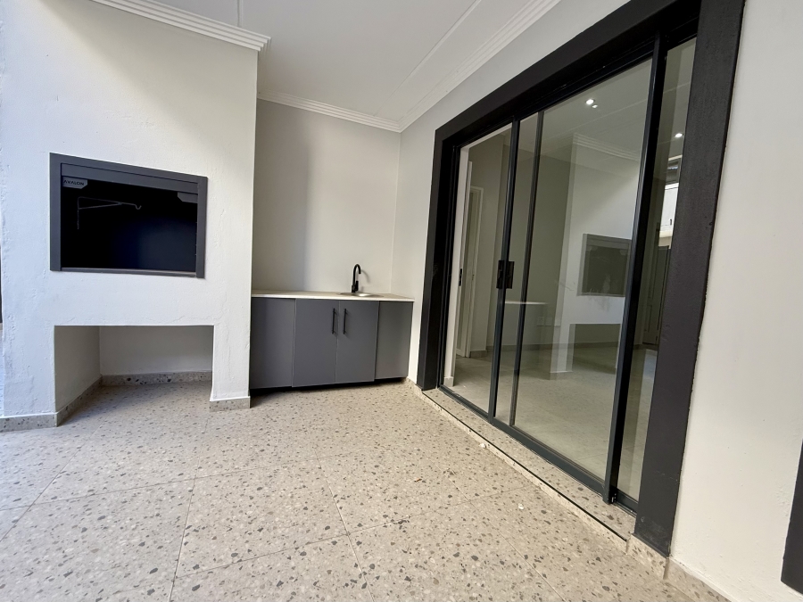 To Let 2 Bedroom Property for Rent in Bryanston Gauteng