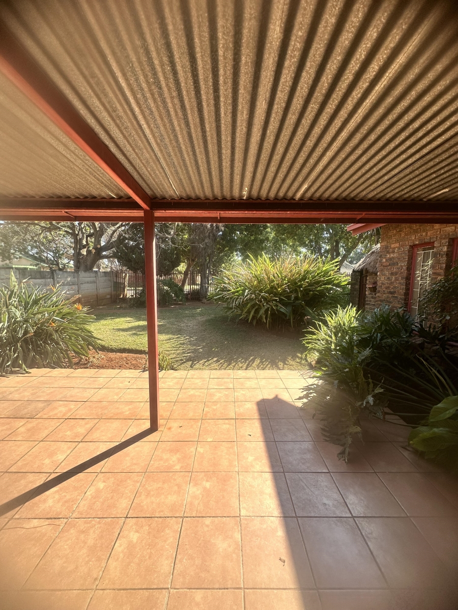 To Let 4 Bedroom Property for Rent in Dorandia Gauteng