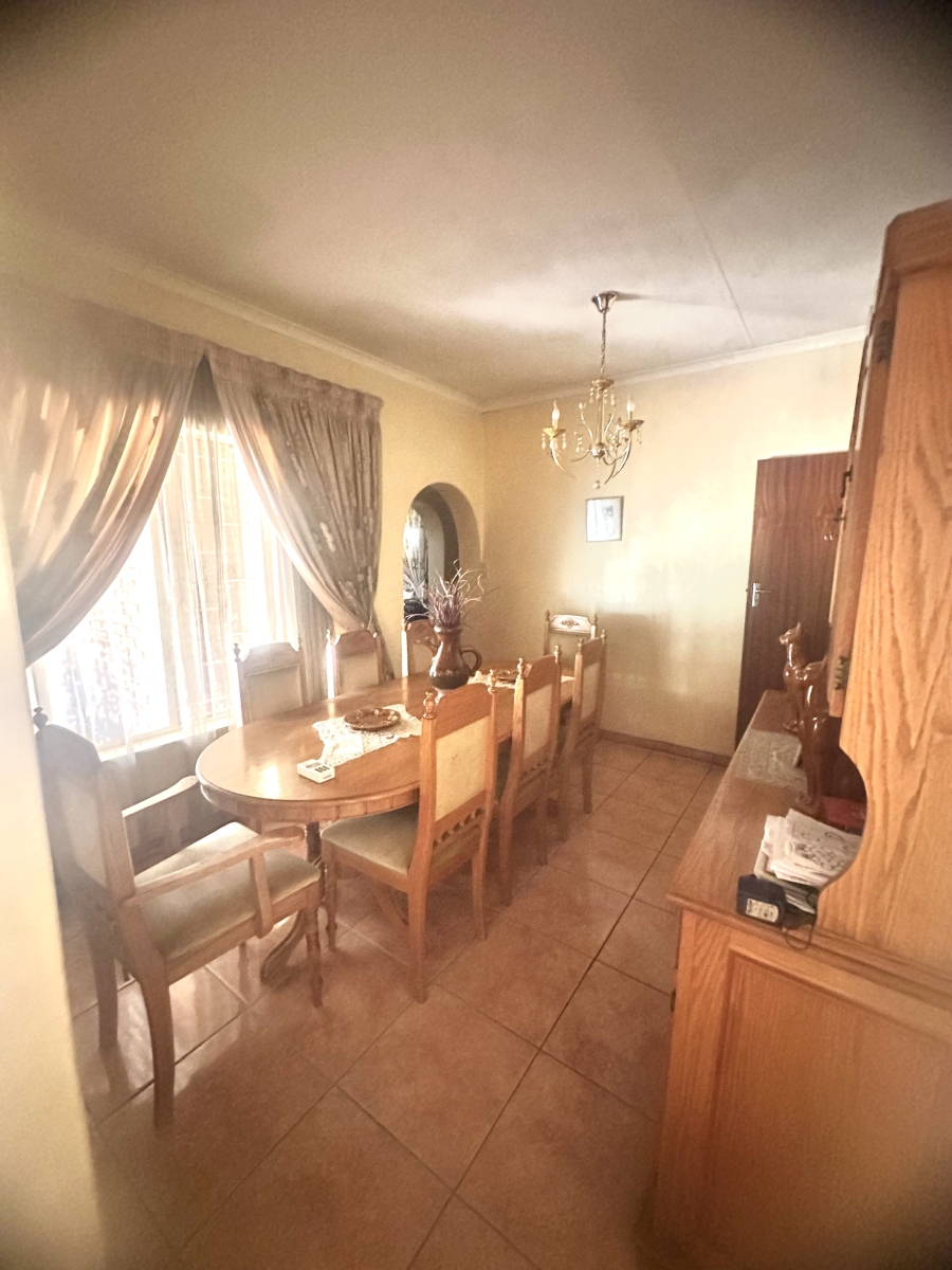 To Let 4 Bedroom Property for Rent in Dorandia Gauteng