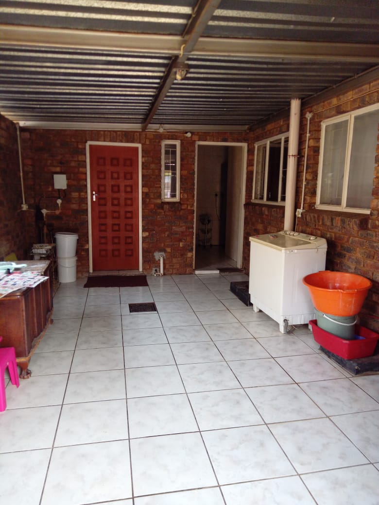 To Let 4 Bedroom Property for Rent in Dorandia Gauteng