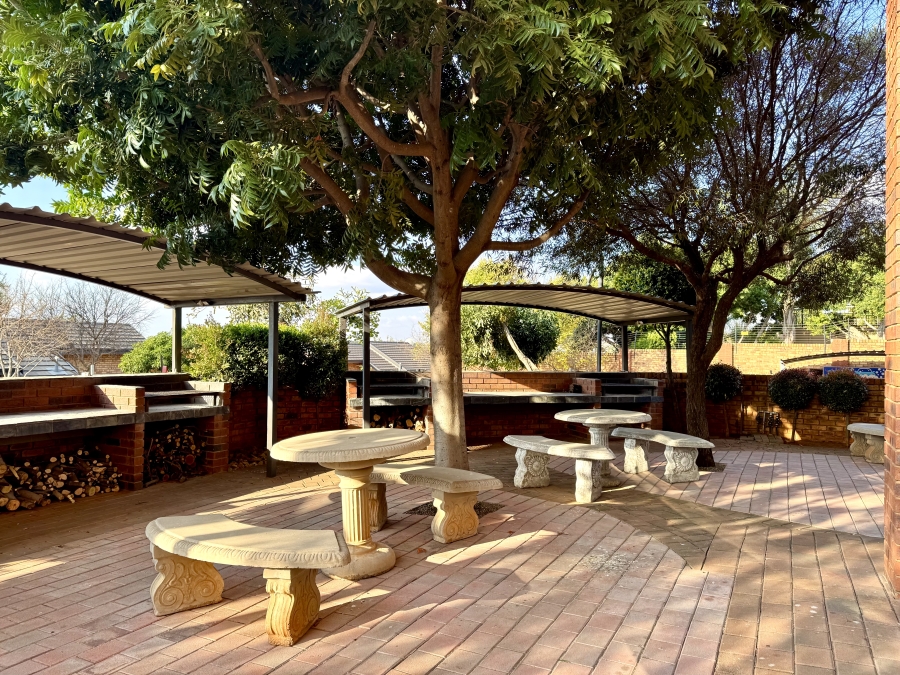2 Bedroom Property for Sale in Olympus AH Gauteng