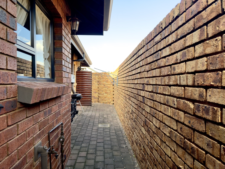 2 Bedroom Property for Sale in Olympus AH Gauteng