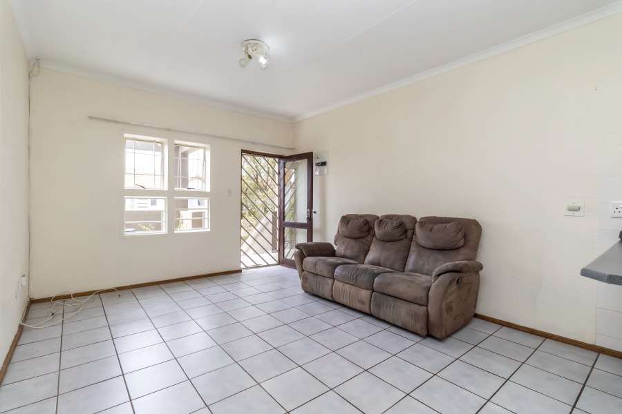 1 Bedroom Property for Sale in Magaliessig Gauteng