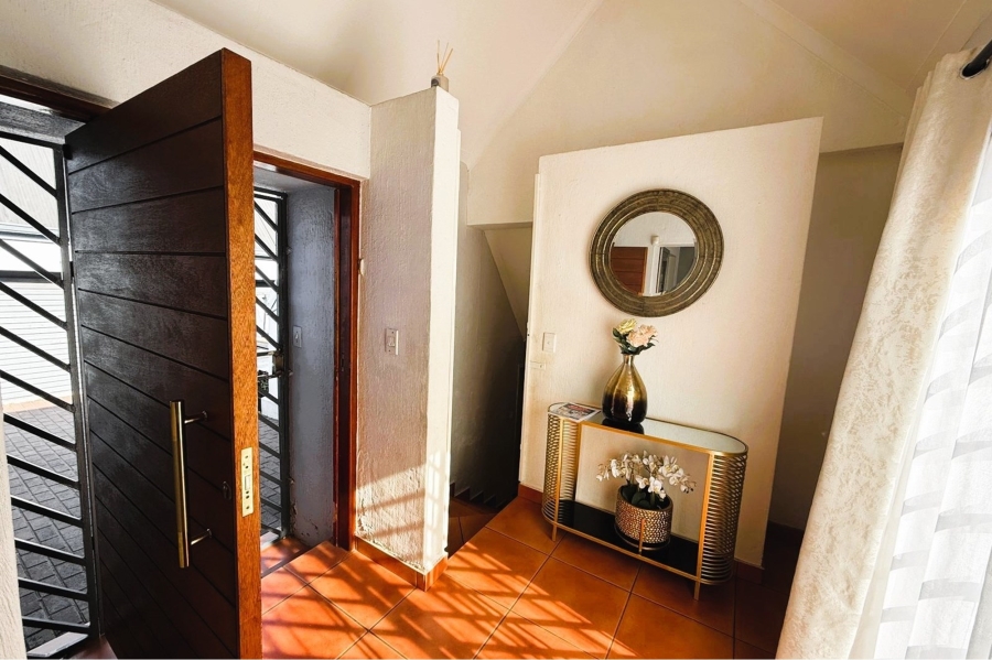3 Bedroom Property for Sale in Roodekrans Gauteng