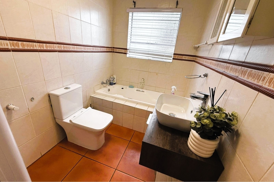 3 Bedroom Property for Sale in Roodekrans Gauteng