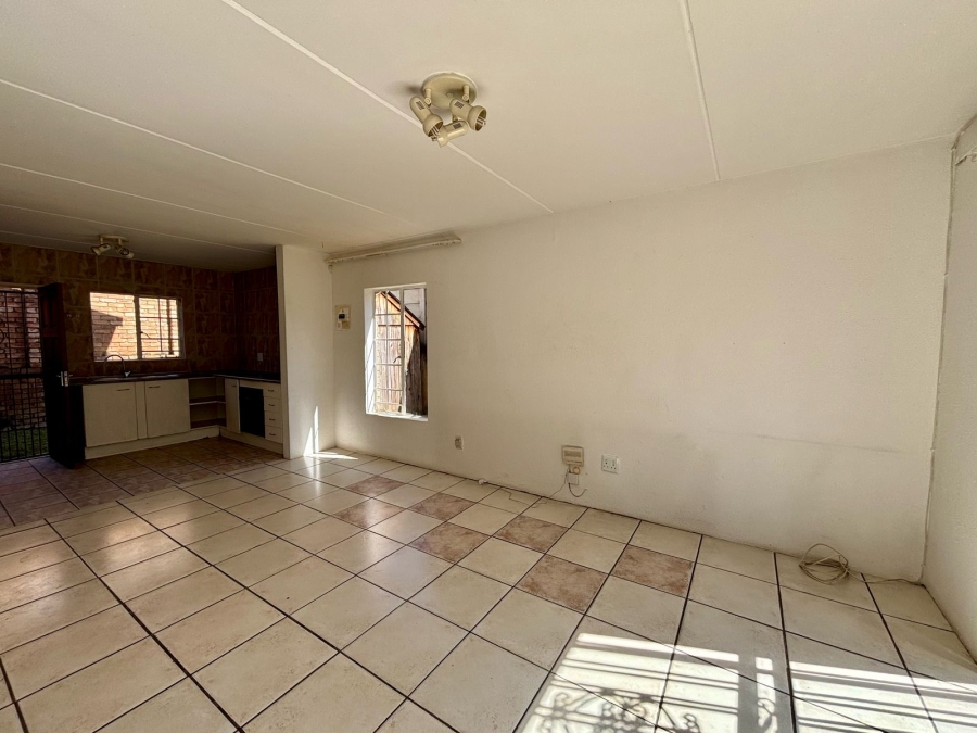 To Let 2 Bedroom Property for Rent in North Riding Gauteng