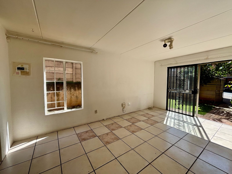 To Let 2 Bedroom Property for Rent in North Riding Gauteng