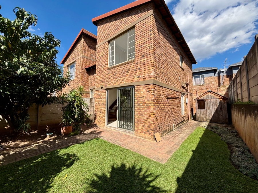 To Let 2 Bedroom Property for Rent in North Riding Gauteng