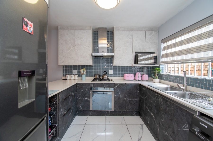 To Let 2 Bedroom Property for Rent in Sundowner Gauteng