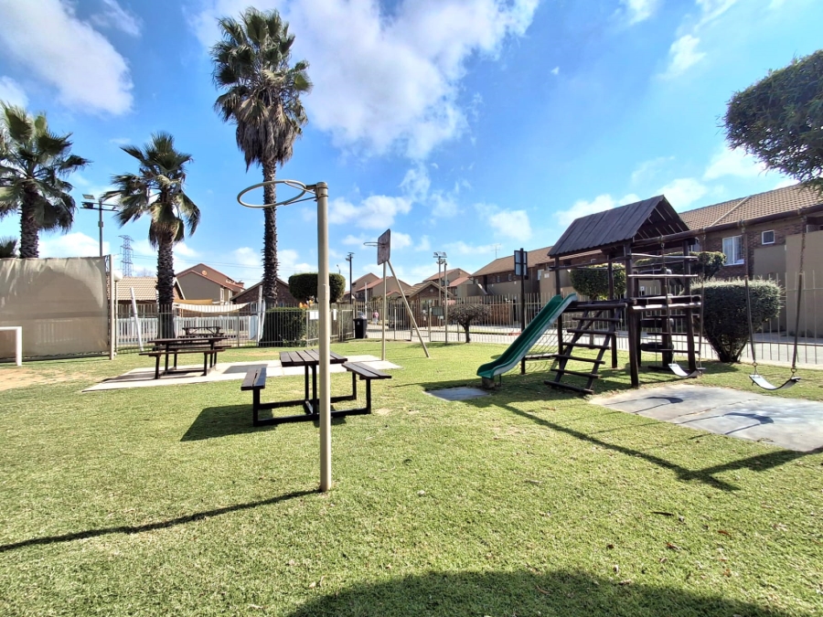 2 Bedroom Property for Sale in Eden Glen Gauteng