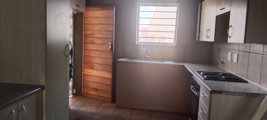 To Let 2 Bedroom Property for Rent in Sundowner Gauteng