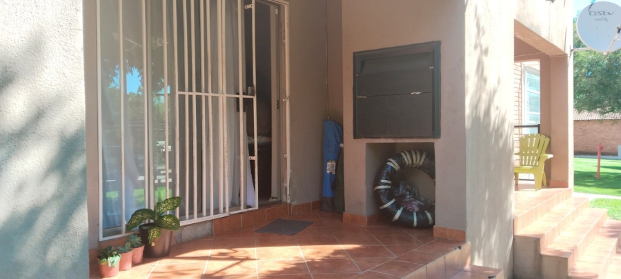 To Let 2 Bedroom Property for Rent in Ruimsig Gauteng