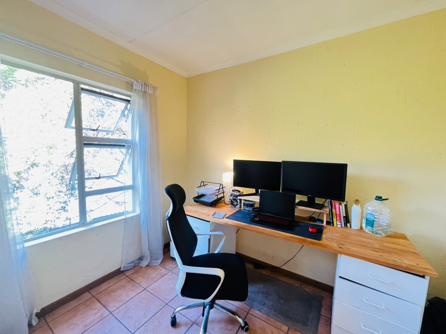 To Let 2 Bedroom Property for Rent in Ferndale Gauteng