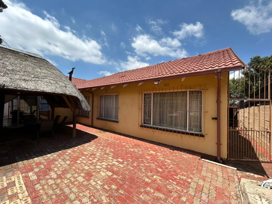 3 Bedroom Property for Sale in Lindhaven Gauteng