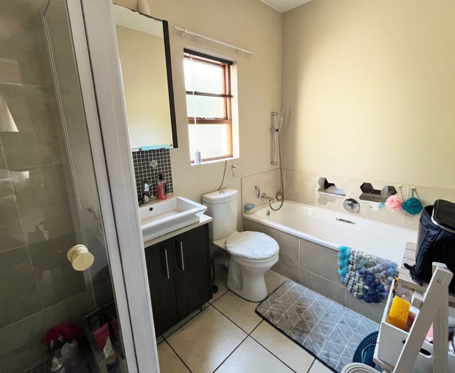 To Let 1 Bedroom Property for Rent in Fourways Gauteng