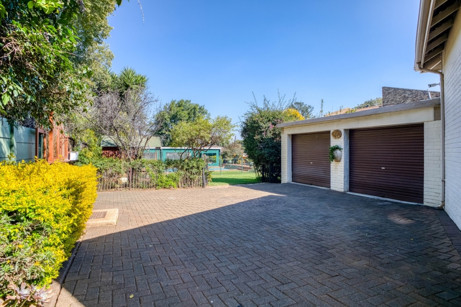 3 Bedroom Property for Sale in Linden Gauteng