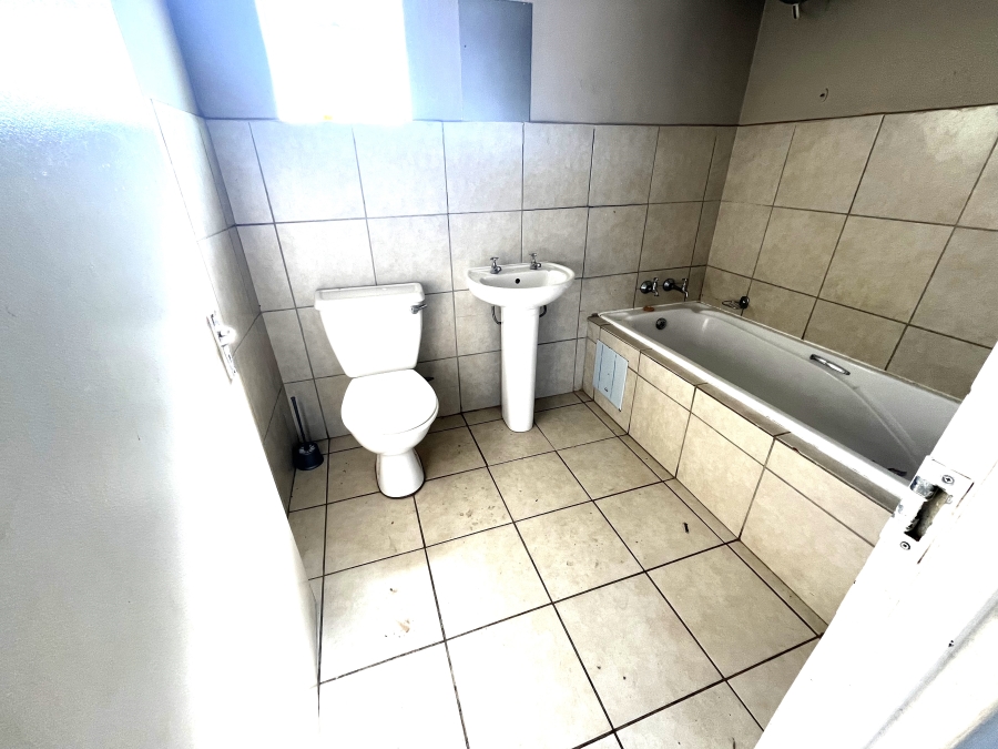 2 Bedroom Property for Sale in Fleurhof Gauteng