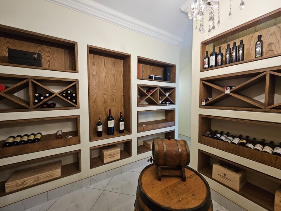 5 Bedroom Property for Sale in Mooikloof Gauteng