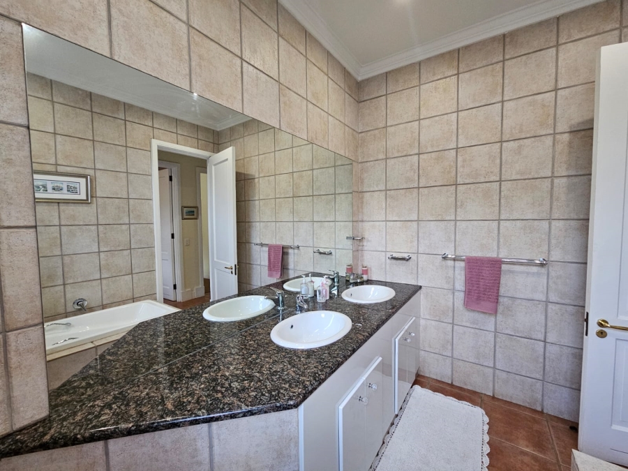 5 Bedroom Property for Sale in Mooikloof Gauteng