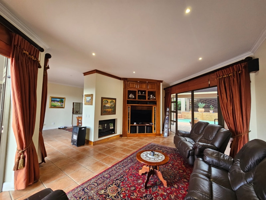 5 Bedroom Property for Sale in Mooikloof Gauteng