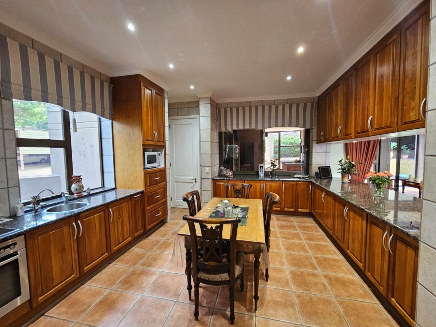 5 Bedroom Property for Sale in Mooikloof Gauteng