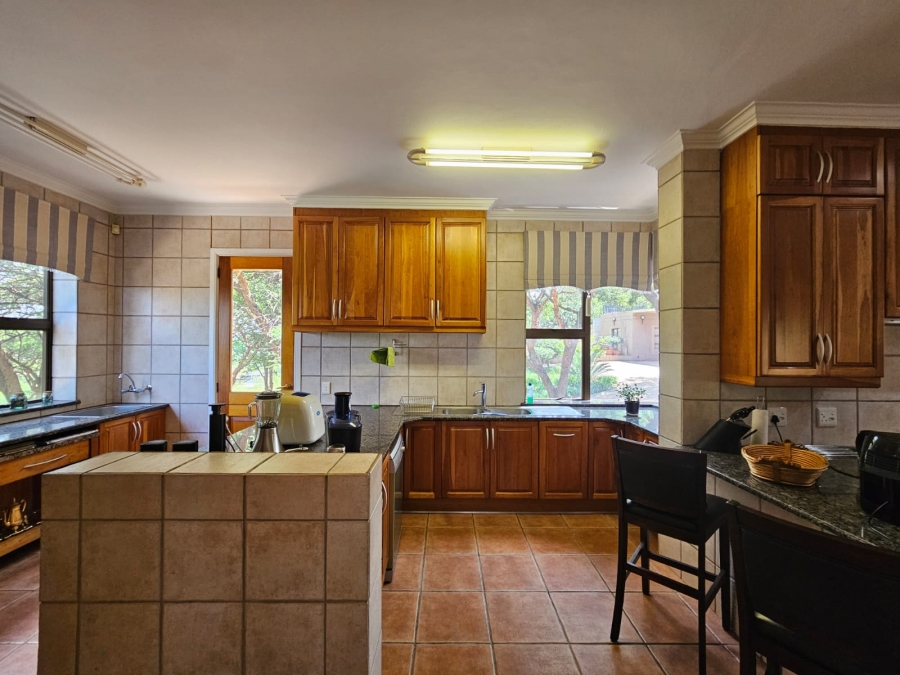5 Bedroom Property for Sale in Mooikloof Gauteng