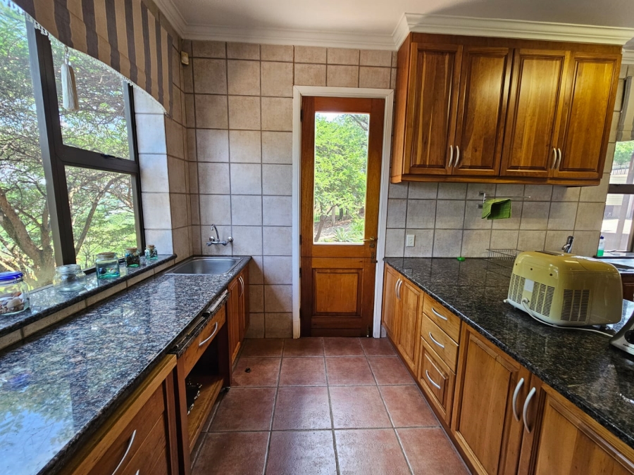 5 Bedroom Property for Sale in Mooikloof Gauteng