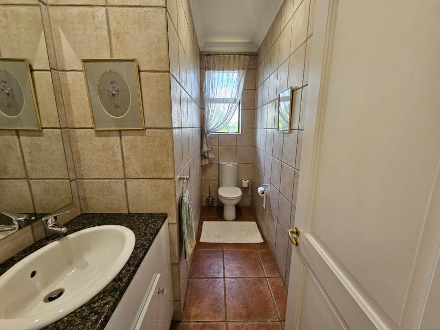 5 Bedroom Property for Sale in Mooikloof Gauteng