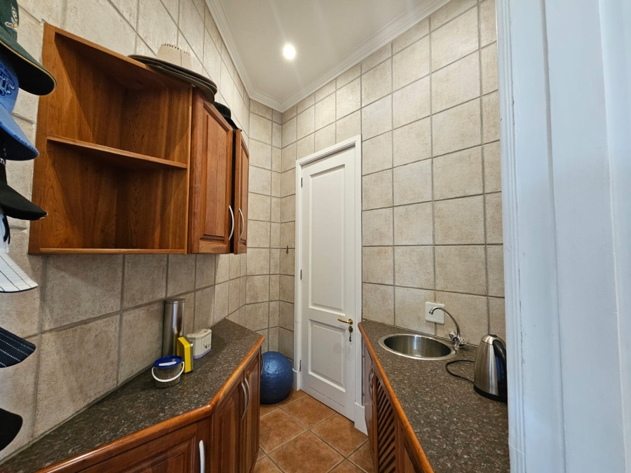 5 Bedroom Property for Sale in Mooikloof Gauteng