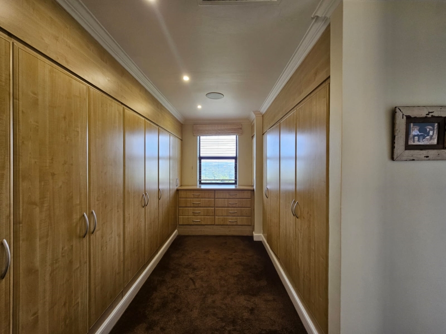5 Bedroom Property for Sale in Mooikloof Gauteng