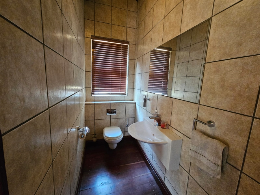 5 Bedroom Property for Sale in Mooikloof Gauteng