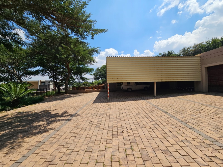 5 Bedroom Property for Sale in Mooikloof Gauteng