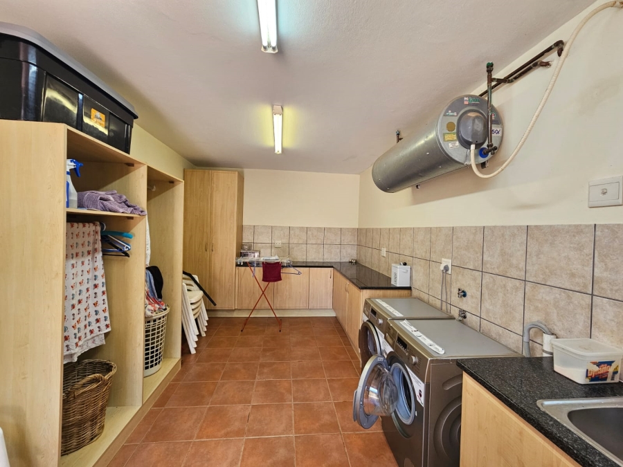 5 Bedroom Property for Sale in Mooikloof Gauteng