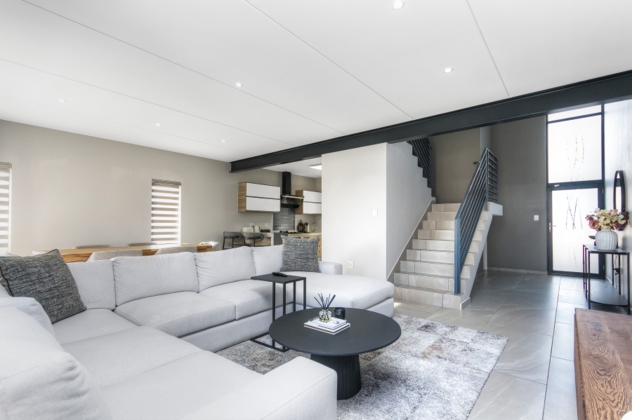 3 Bedroom Property for Sale in Crowthorne AH Gauteng