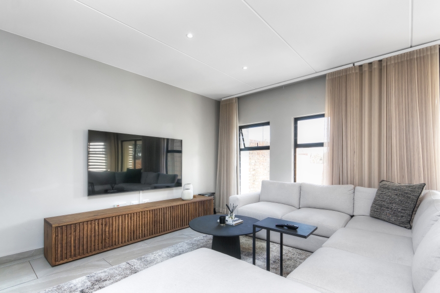 3 Bedroom Property for Sale in Crowthorne AH Gauteng