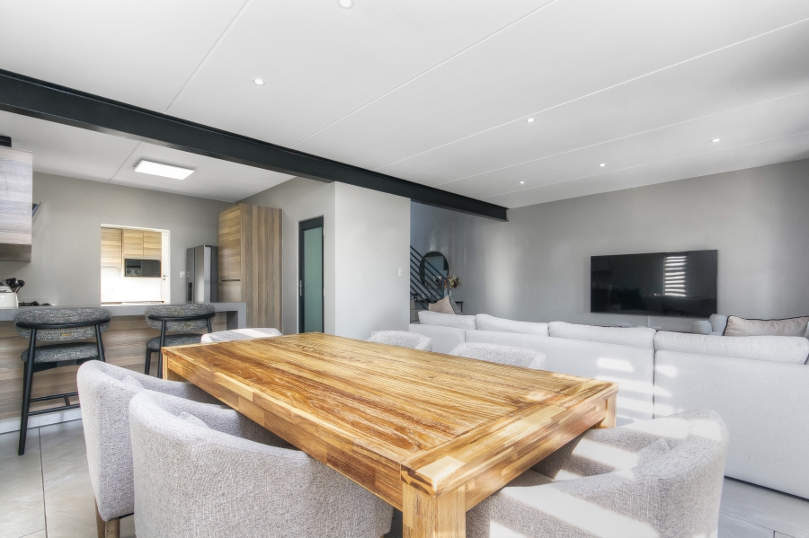 3 Bedroom Property for Sale in Crowthorne AH Gauteng