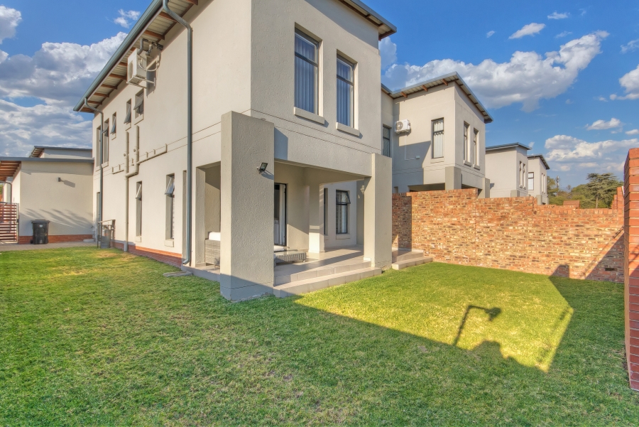 3 Bedroom Property for Sale in Crowthorne AH Gauteng
