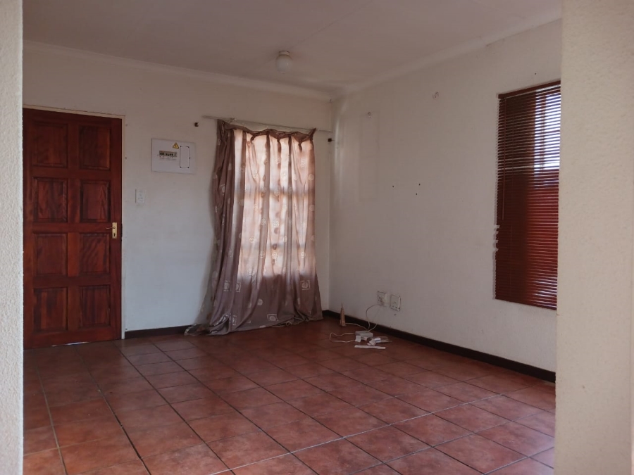 2 Bedroom Property for Sale in Aureus Gauteng