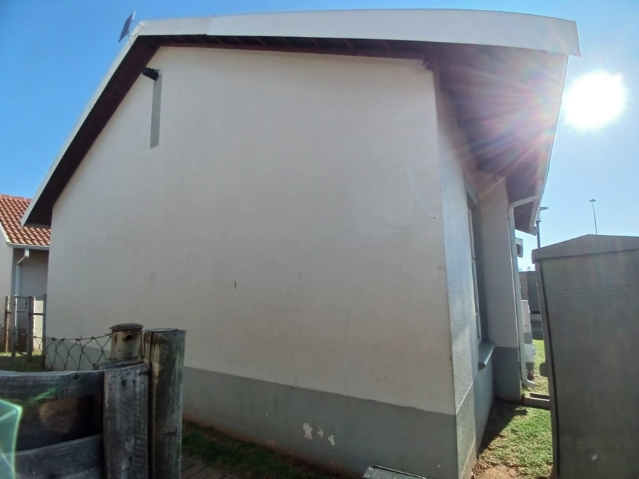 2 Bedroom Property for Sale in Aureus Gauteng