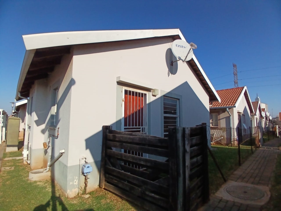 2 Bedroom Property for Sale in Aureus Gauteng