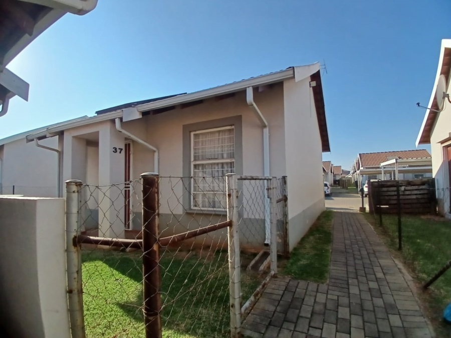 2 Bedroom Property for Sale in Aureus Gauteng