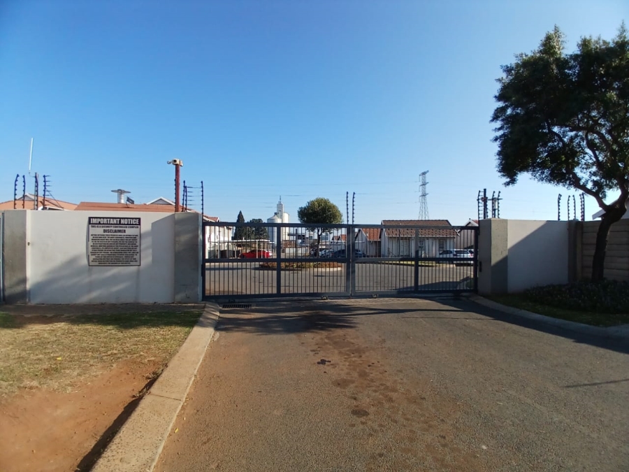 2 Bedroom Property for Sale in Aureus Gauteng