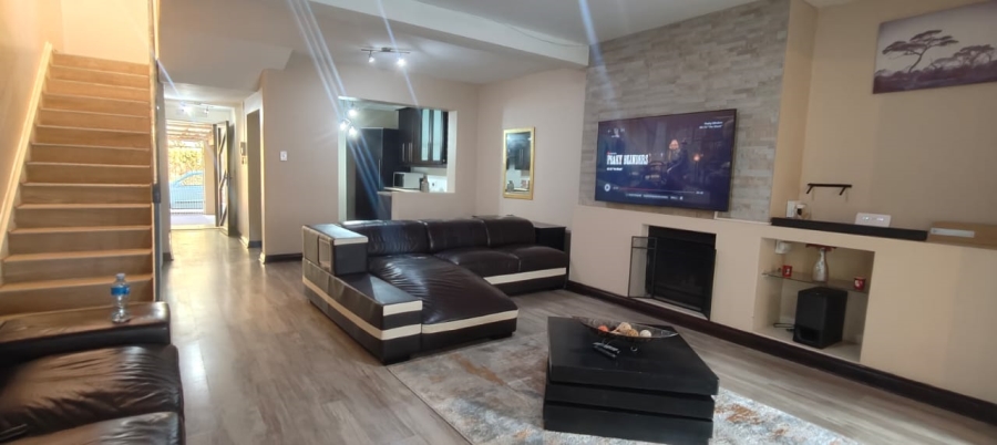 To Let 2 Bedroom Property for Rent in Three Rivers Proper Gauteng
