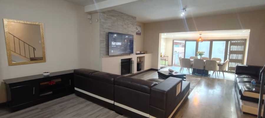 To Let 2 Bedroom Property for Rent in Three Rivers Proper Gauteng