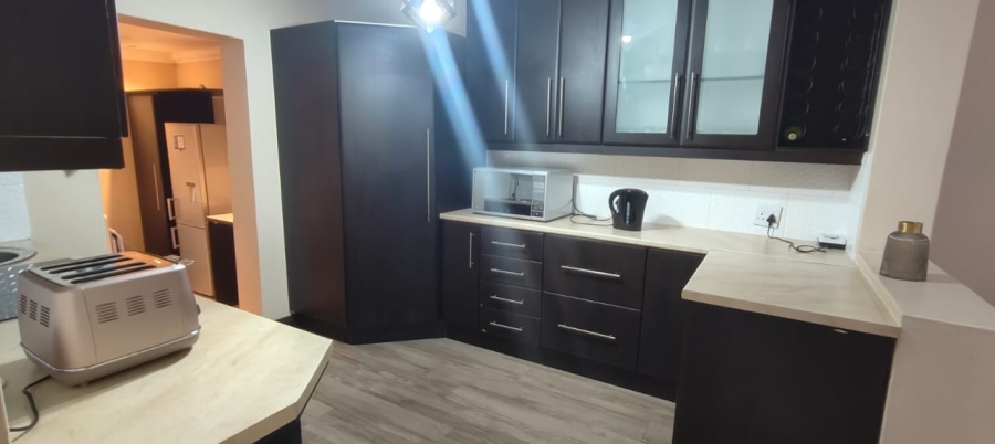 To Let 2 Bedroom Property for Rent in Three Rivers Proper Gauteng