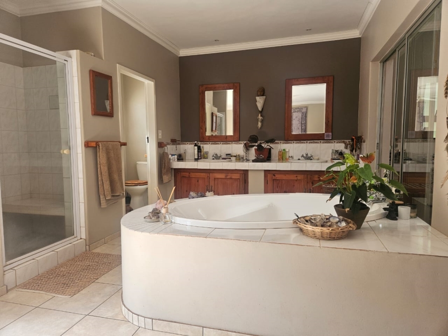 12 Bedroom Property for Sale in Lanseria Gauteng
